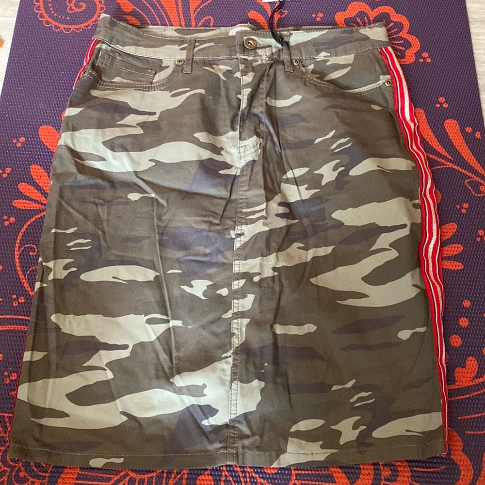 Camo skirt w/ red racing stripes